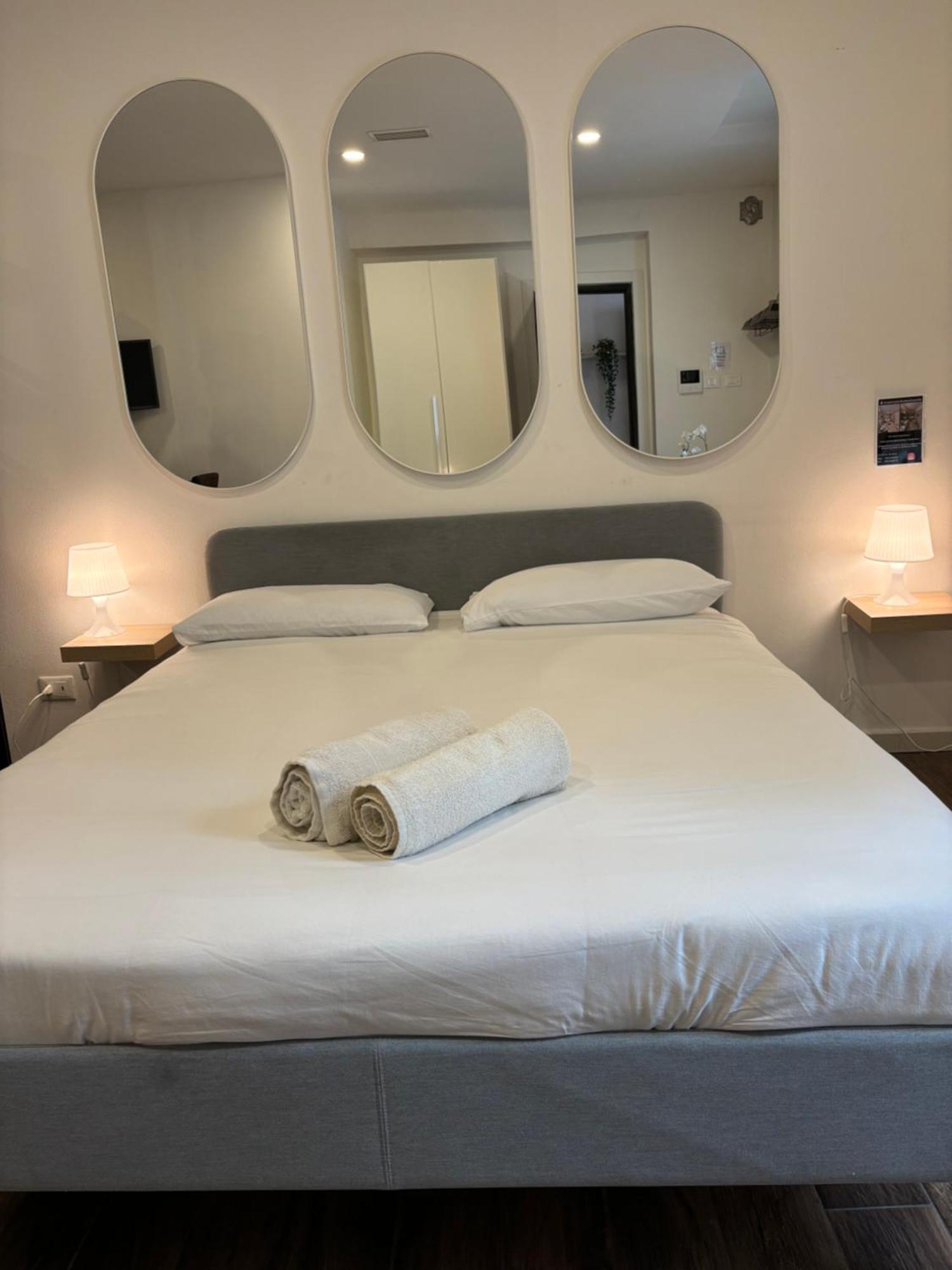 Luxury 4 Al Duomo Di Parma Apartment Ngoại thất bức ảnh
